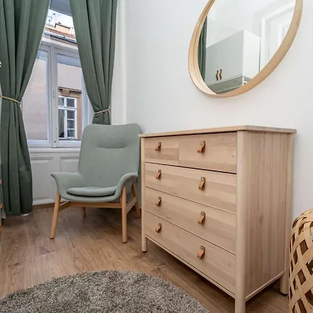 Apartmán Gozsdu Court Three Roses