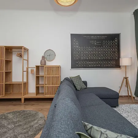 Ghetto - Gozsdu Court Three Roses