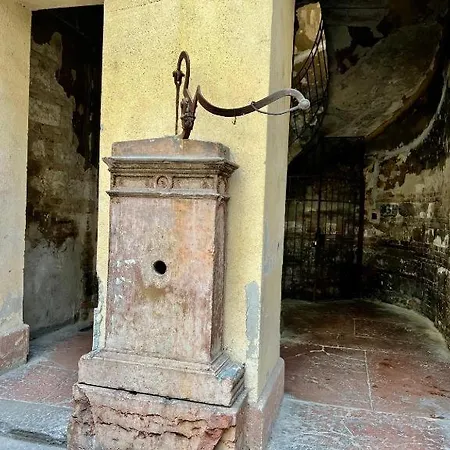 Gozsdu Court Three Roses Будапешт
