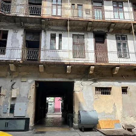 Gozsdu Court Three Roses Апартаменты
