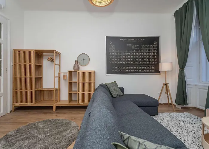 Ghetto - Gozsdu Court Three Roses