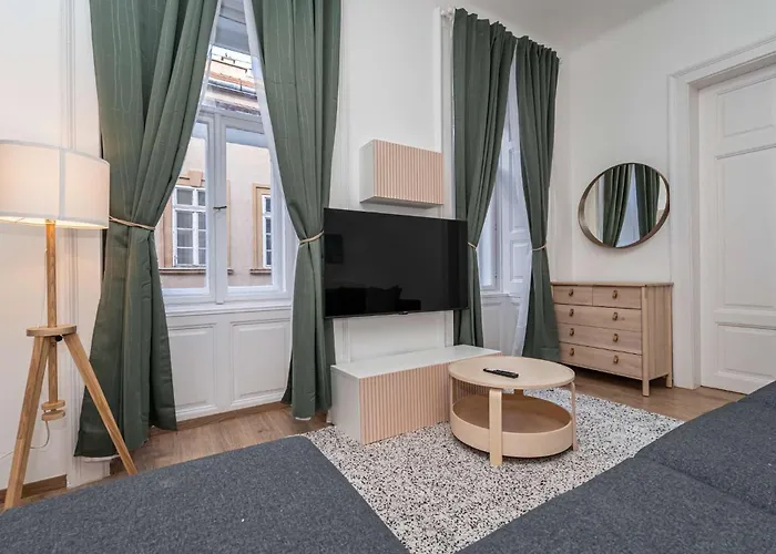 Three Roses * Budapest