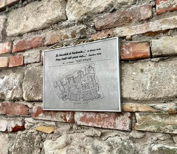 Ghetto - Gozsdu Court Three Roses Apartament *