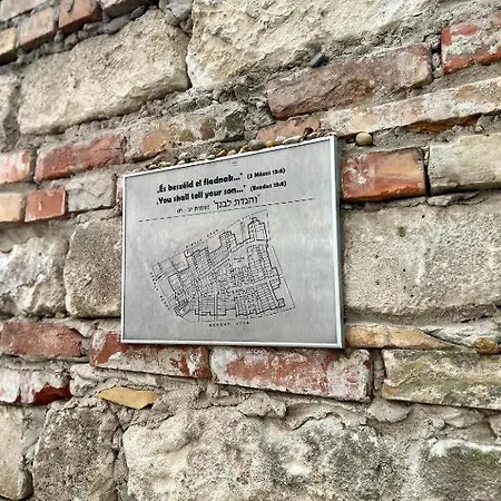 Ghetto - Gozsdu Court Three Roses Apartamento *