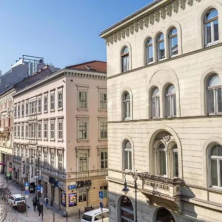 Ghetto - Gozsdu Court Three Roses Budapest